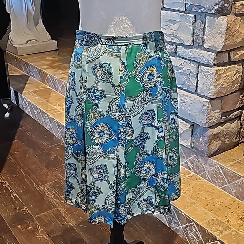 Liz Claiborne silk box pleat paisley skirt size 4 petite